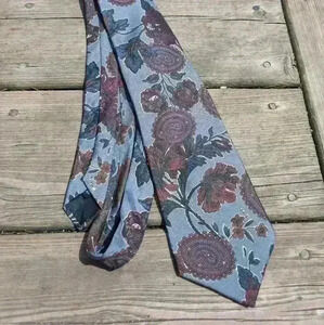 Vintage Yves Saint Laurent YSL men's 100percent  silk tie